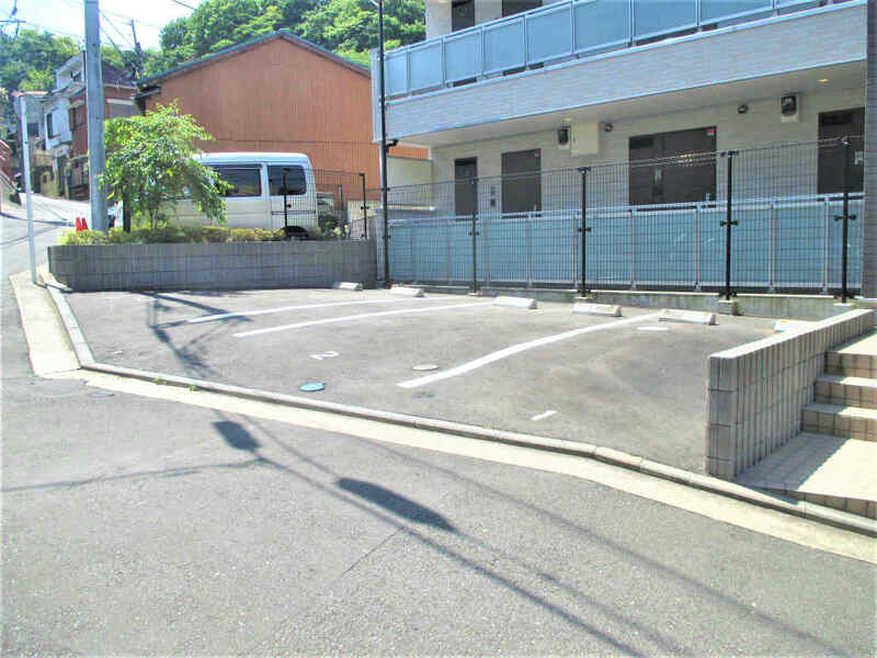 リブリ・HALEKULANI3階 駐車場