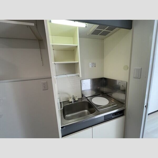 コンフォール小泉205号室 キッチン　IH1口コンロ