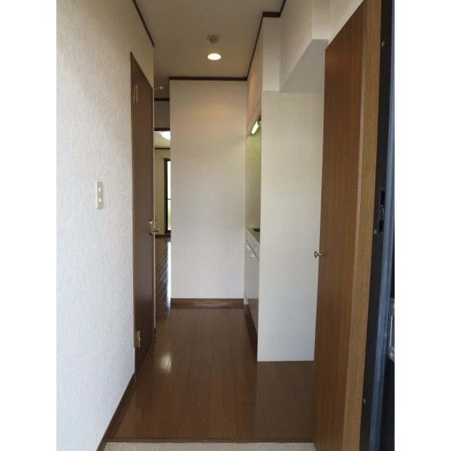 アンプルール フェール Surie106号室 玄関