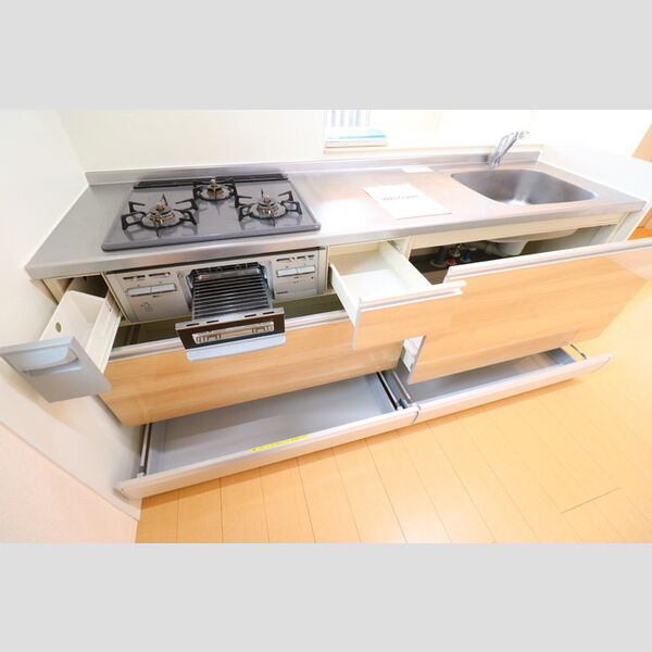 スカイビューテラス宮前平206号室 キッチン収納