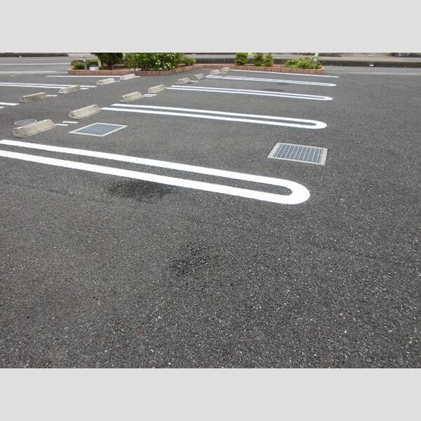 ウィステリア　B 駐車場