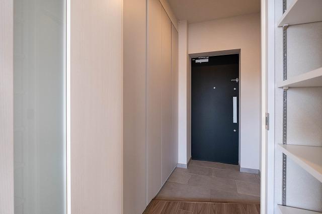 Lighthouse西新宿7階 玄関