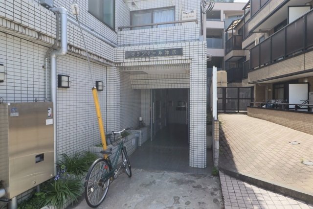 グランデール池尻 エントランス
