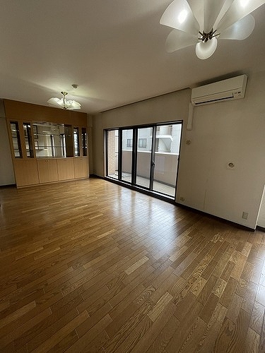 ベルシャトゥ東浦和 リビング　清掃前