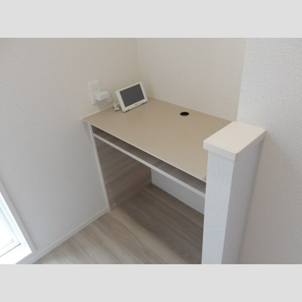 Cradle(クレイドル)203号室 ワークデスク