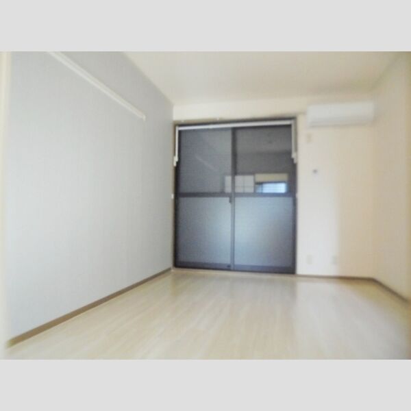 ストークアレイ103号室 シャッター雨戸