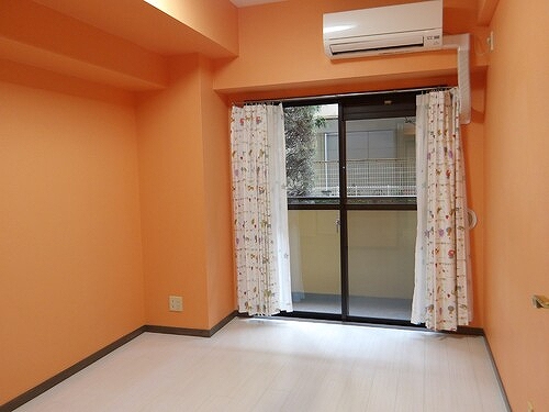 ライオンズマンション川口第１０1階 洋室　約6.8畳　２０２５年４月撮影