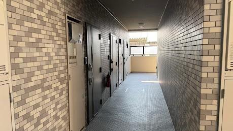 ライオンズマンション海老名第3108号室 廊下も清掃が行き届いていますね