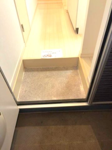 マザーユニックス105号室 玄関