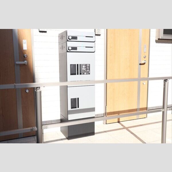 コーポSAKASHITA ポストと宅配ボックス