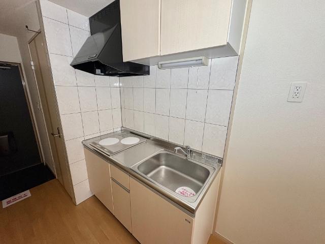 ワイズ　パラシオン00101号室 キッチン