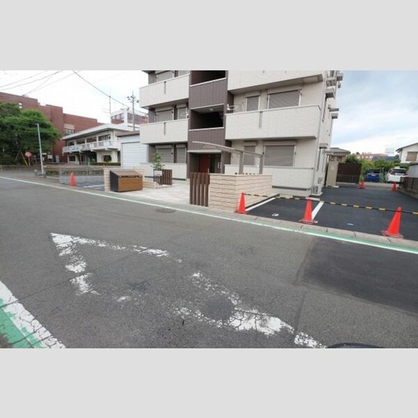 オーチャード ルームズ 駐車場