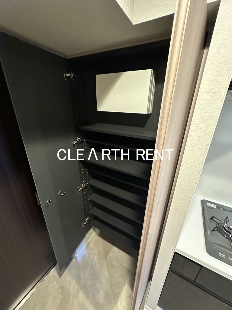 コンシェリア東京 ＜ＨＩＧＡＳＨＩＪＵＪＯ ＲＥＳＩＤＥＮＣＥ2階 トール型のシューズボックス