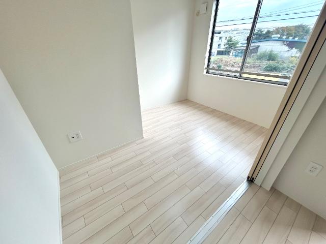 Ｓｍｉｌｅ　ｖｉｌｌａ（スマイル　ヴィラ）203号室 洋室