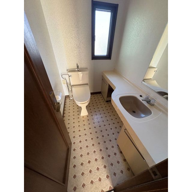 石神井町5丁目戸建 トイレ各階（写真は2階）