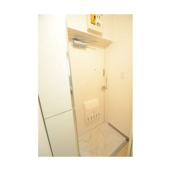 メゾンドマジョレ106号室 玄関