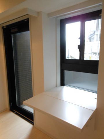 グランド・ガーラ桜木町駅前 カウンター型出窓