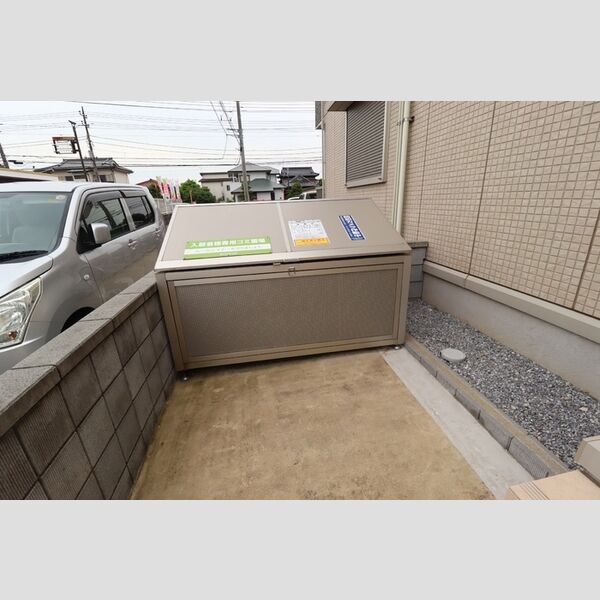 ルミナーレ306号室 入居者様専用ゴミストッカー