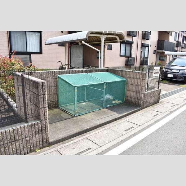 アンフェリュールHIDE 敷地内ごみ置き場