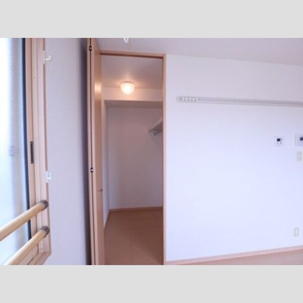 グランドソレーユ　　A棟201号室 ウォークインクローゼット