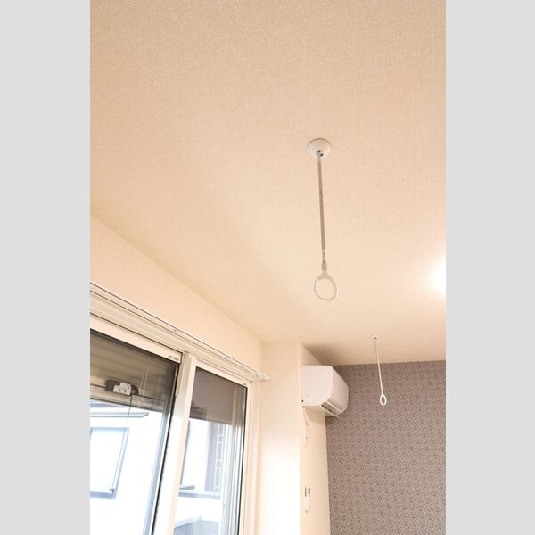 RENOM202号室 バルコニー近くの物干