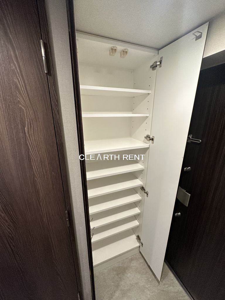 コンシェリア中野弥生町 ＴＨＥ ＲＥＳＩＤＥＮＣＥ1階 トール型下足入れ