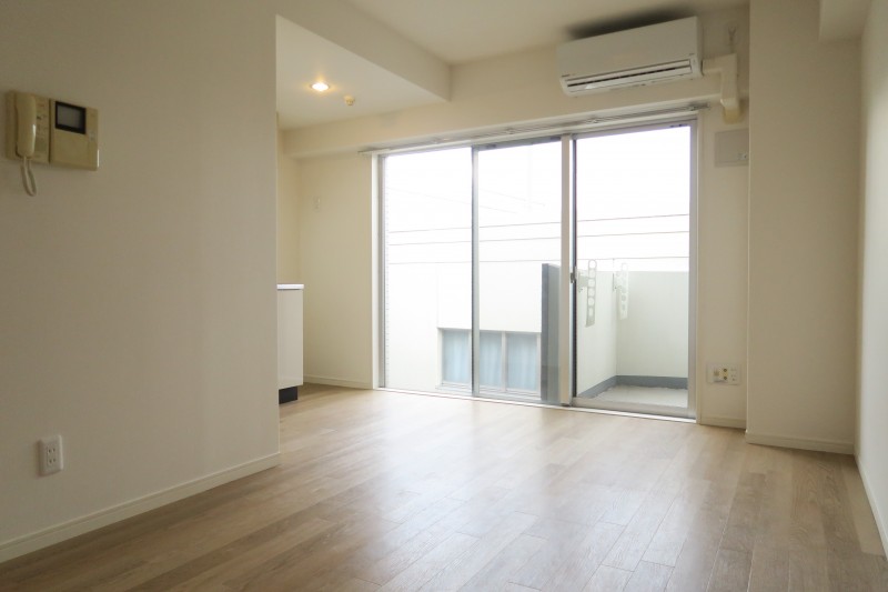 マーレ横浜白金7階 リビング