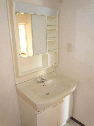 引地台ハイツ0102号室 ※別号室の参考写真です(現況優先・仕様違いの場合あり)