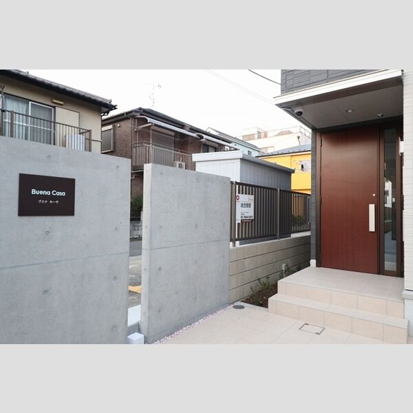 ブエナ カーサ エントランス
