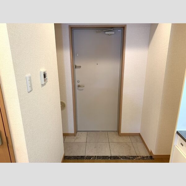 クリエール吉川106号室 玄関