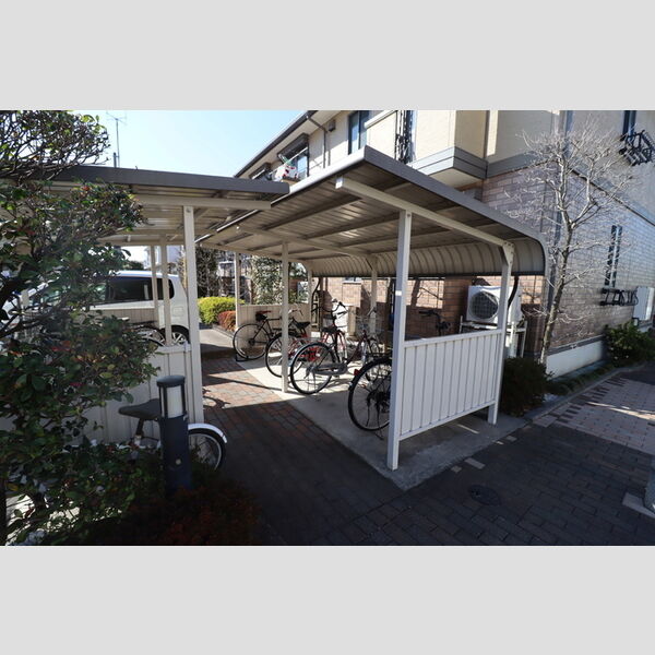 エスポワール206号室 屋根付き駐輪場