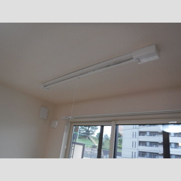 ラテル203号室 室内物干し