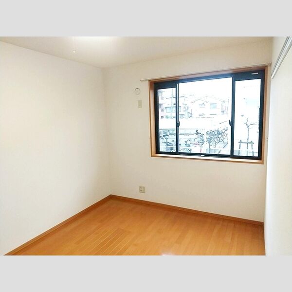 クレッセントガーデン102号室 洋室