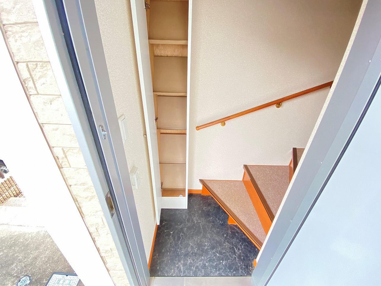 レオパレスエントピア　Ⅱ207号室 玄関