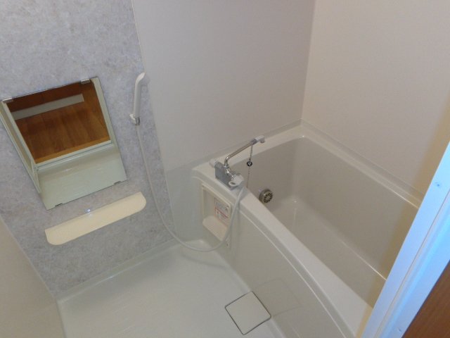 ジラフ２０１０203号室 バス