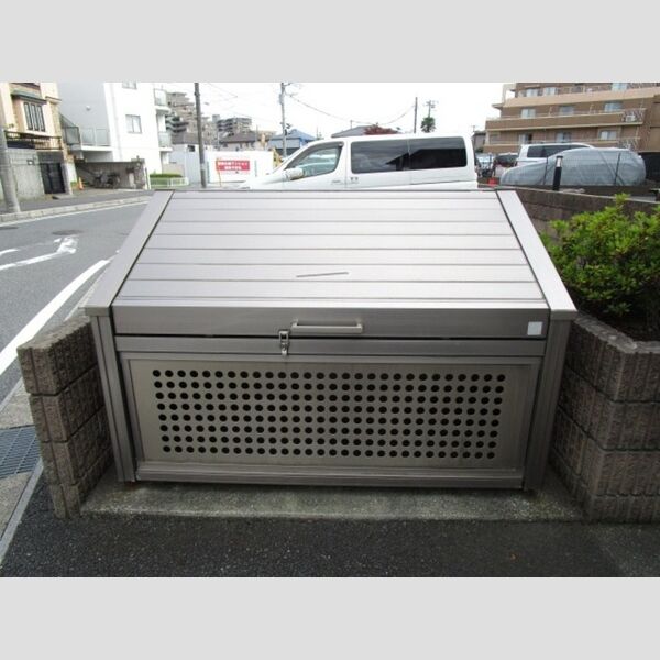 ヴィラ・メルベーユ　Ⅱ101号室 入居者専用ゴミストッカー