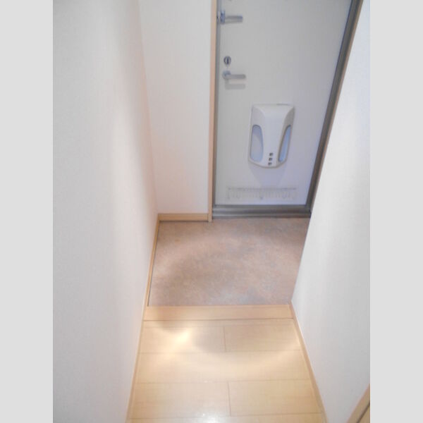 ヴェリタ サクラーレ203号室 玄関