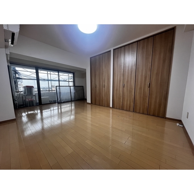 エミネンスイン三鷹901号室 収納付きの洋室