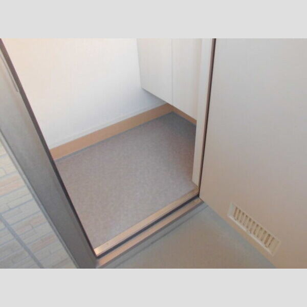 レジデンス三郷　Ⅰ号館 玄関