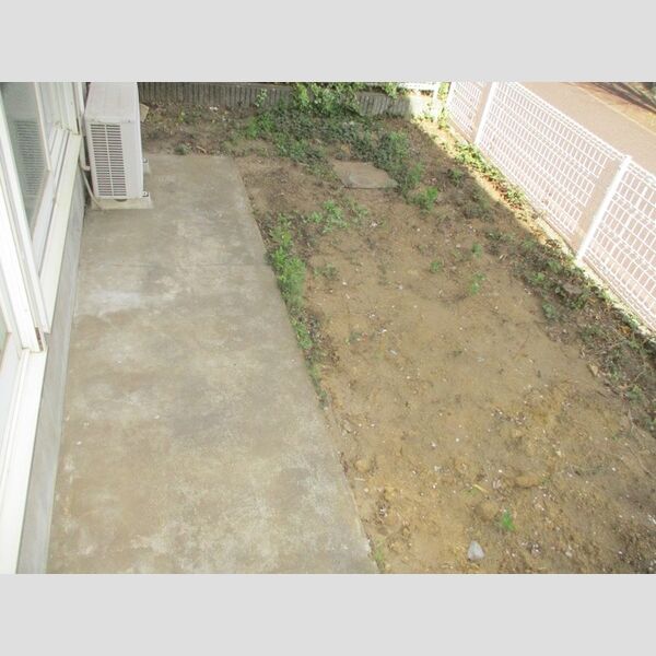 ラヴェニュ　A101号室 専用庭