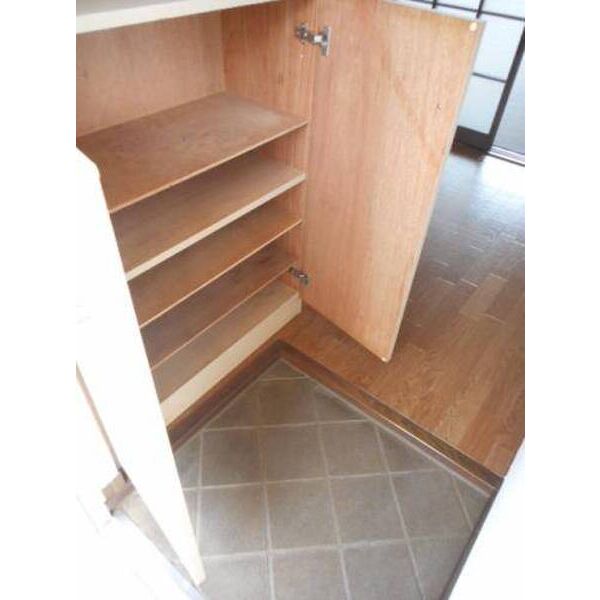 ヴィラ板戸A棟 玄関