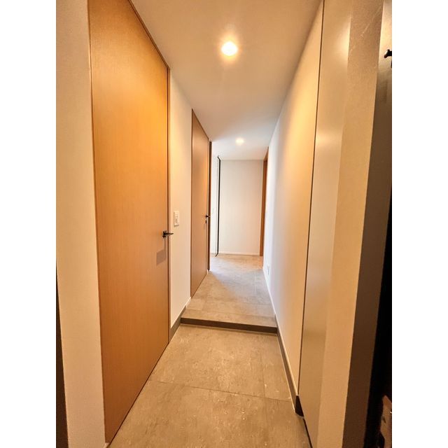 ザ・パークハウス千代田六番町807号室 玄関廊下　2025年9月撮影