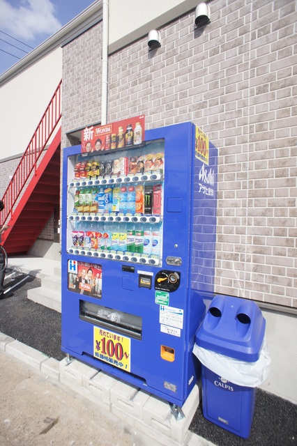 ルミエール・エタンセル　サンク0204号室 敷地内自販機あり