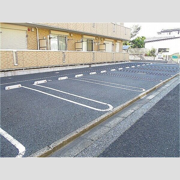 アインス フォーゲル 駐車場