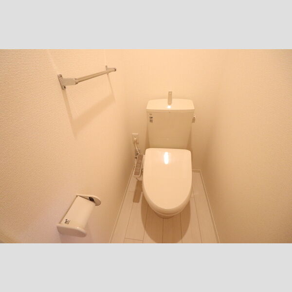 レーヴ・シェソワ205号室 温水洗浄暖房便座トイレ