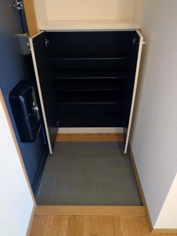 ガーデンハイム1階 玄関