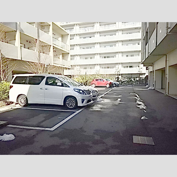 グラン・シャリオS401号室 駐車場