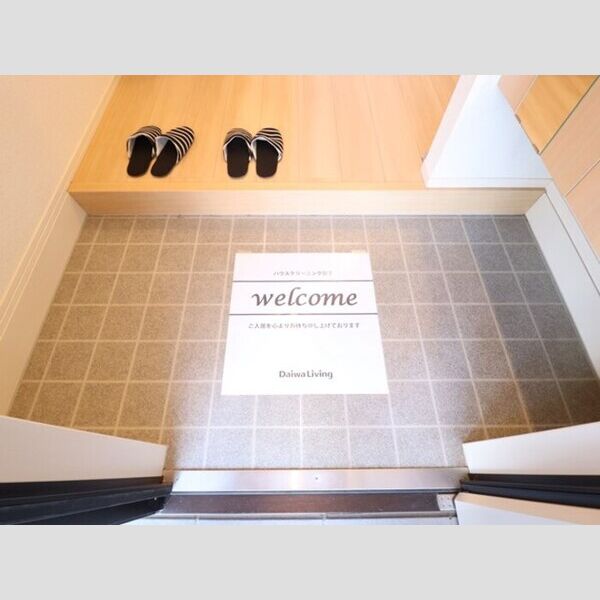 WEST COURT 楓 玄関