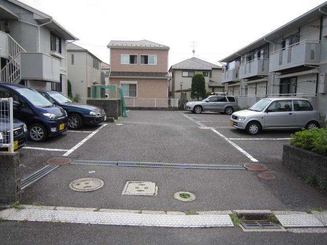 リリーヴィレッジＡ・Ｂ棟A201号室 駐車場