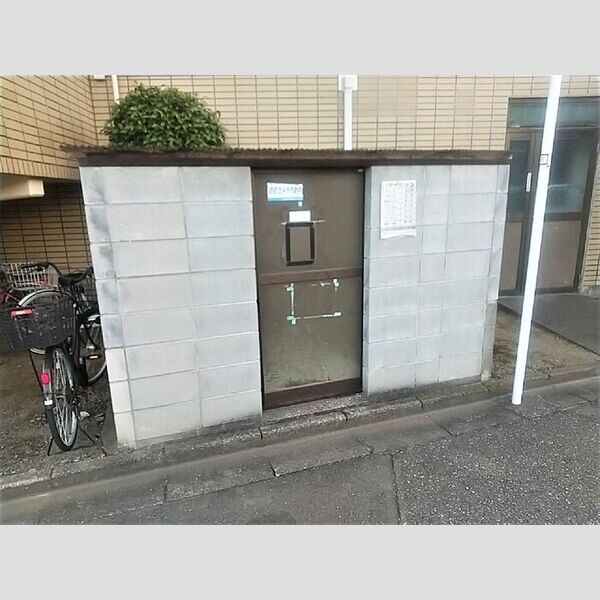 小峯ビル ゴミ置き場